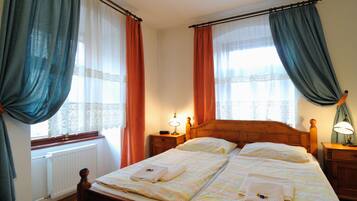 Standard-Doppelzimmer | Schreibtisch, kostenlose Babybetten, kostenloses WLAN, Bettwäsche