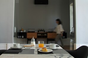 Free daily buffet breakfast - Porto Music Guest House (Porto)