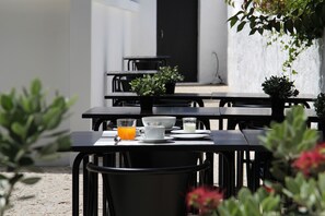 Outdoor dining - Porto Music Guest House (Porto)