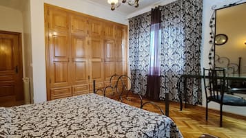 1 bedroom, in-room safe, individually decorated, desk