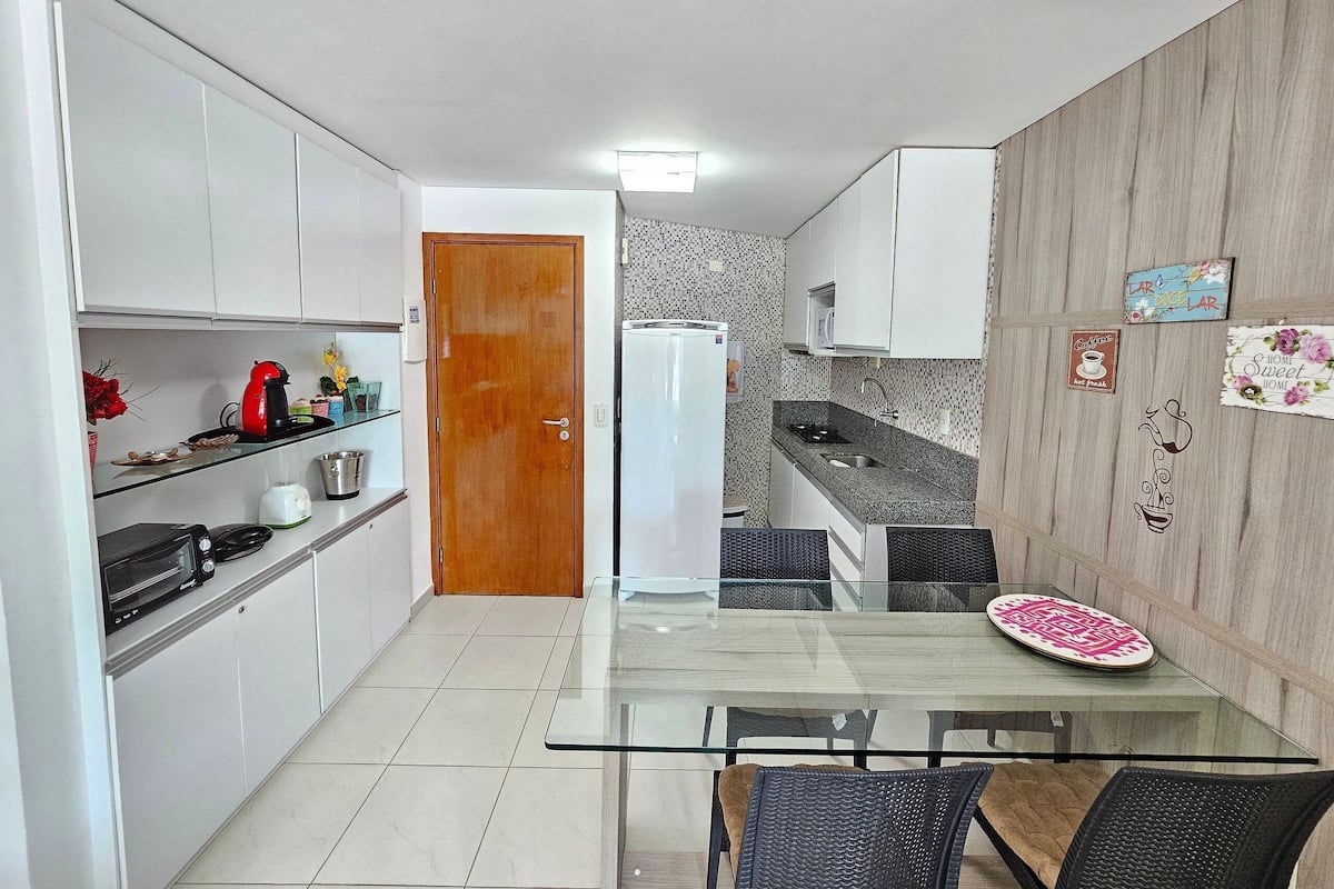 Departamento | Cocina privada | Refrigerador, microondas, utensilios de cocina y congelador