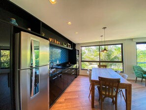 Apartamento Confort | Cocina privada | Frigorífico, microondas, utensilios de cocina y congelador