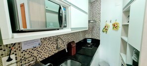 Exclusive-lejlighed - 1 soveværelse | Privat køkken | Køleskab, mikrobølgeovn, køkkentøj/tallerkener/redskaber, fryser