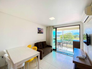 Appartement Familial, véranda, vue cour intérieure | Coin séjour