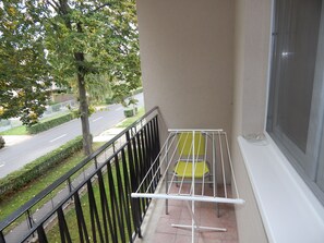Triple Room, Garden View, Garden Area | Desk, soundproofing, free WiFi - Hajdu Vendeghaz (Hajduszoboszlo)