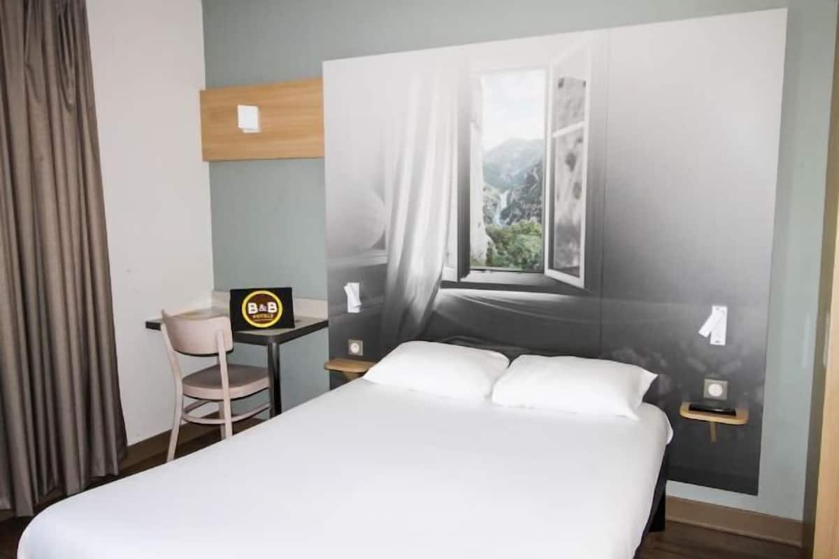 Premium bedding, desk, blackout curtains, soundproofing