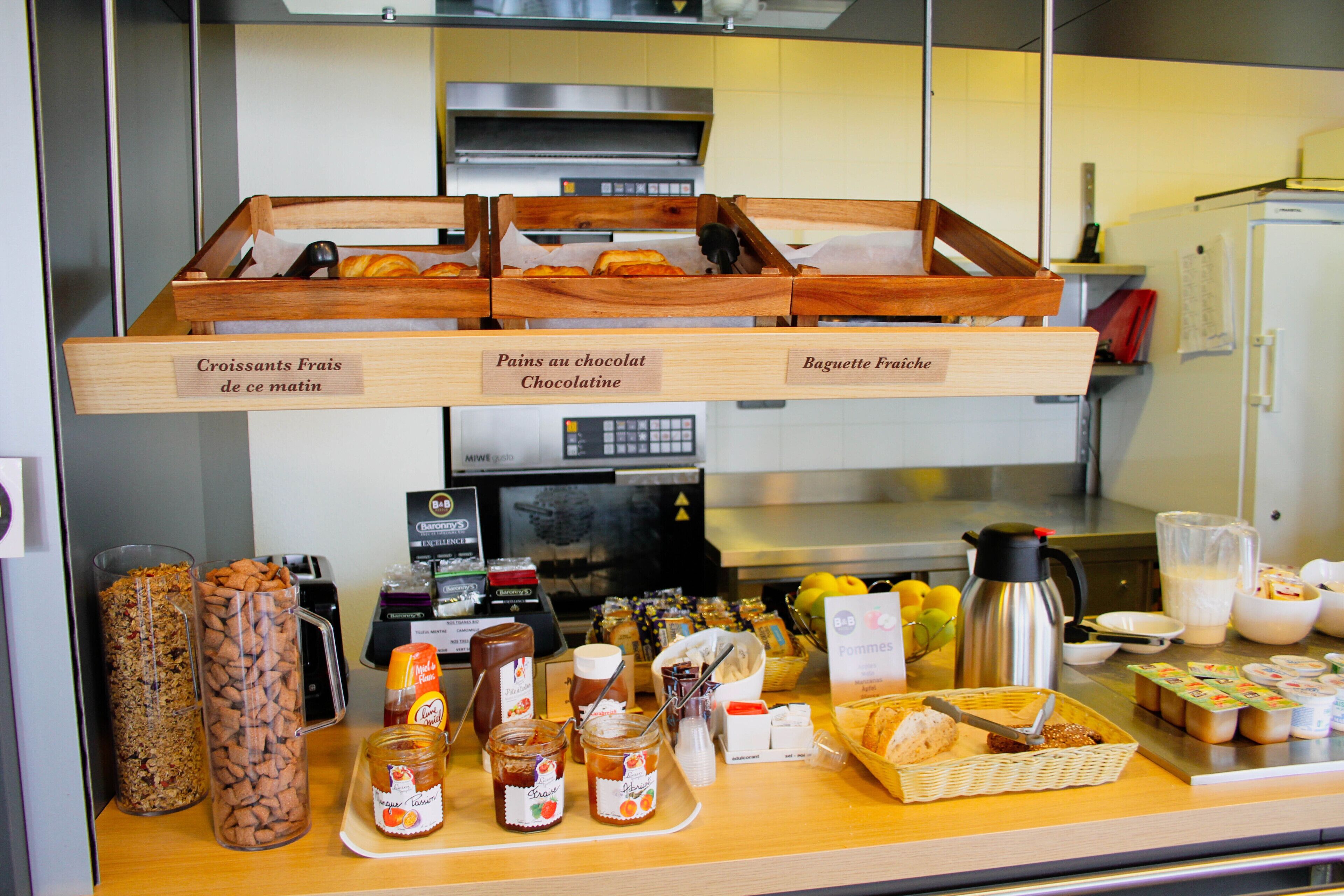 Petit déjeuner buffet servi en supplément en semaine