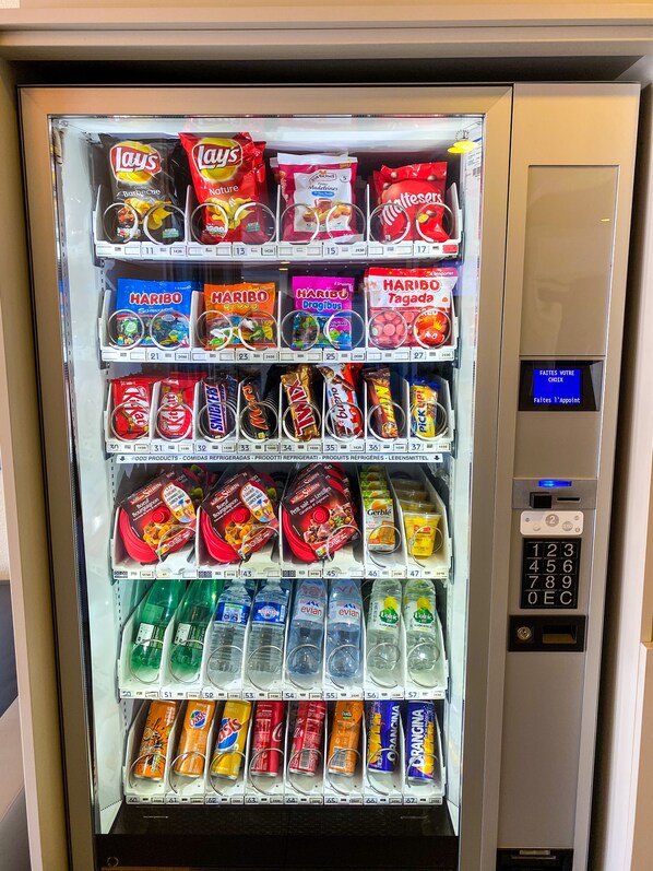A vending machine stocked with snacks, drinks, and Haribo candies. - B&B HOTEL VALENCE TGV-Romans (Alixan)