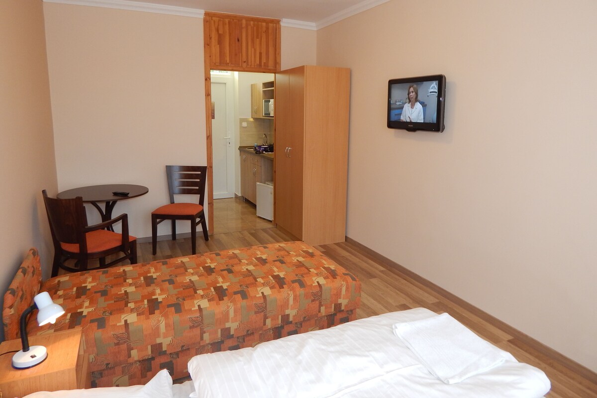 Quarto triplo, vista para o jardim, no jardim | Comodidades do quarto