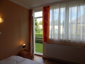 Habitación básica, vista al jardín, en el área del jardín | Vista desde la habitación