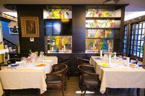 Food and drink - Hotel Victoria (Tirana)