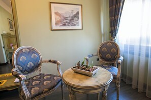 Superior Double Room | Premium bedding, minibar, in-room safe, desk - Hotel Victoria (Tirana)