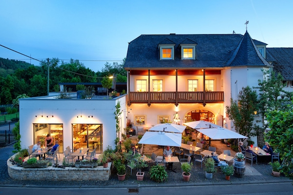 Depan hartanah - siang/malam