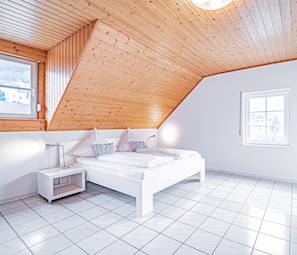 Apartment | Premium bedding, in-room safe, desk, iron/ironing board