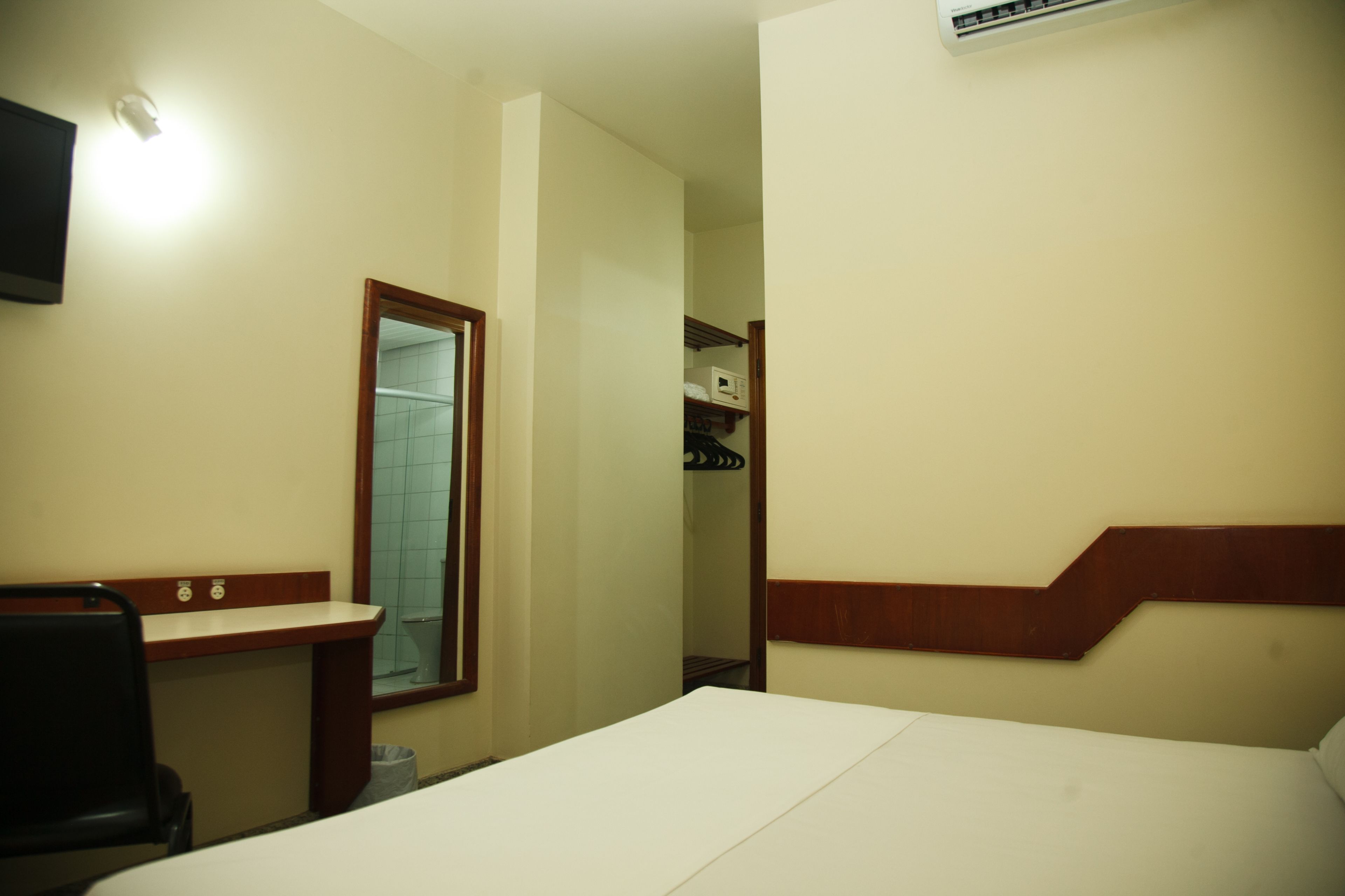 Quarto casal superluxo | Frigobar, cofres nos quartos, escrivaninha, Wi-Fi de cortesia
