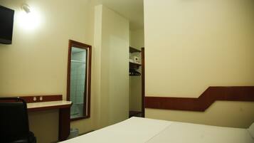 Quarto casal superluxo | Frigobar, cofres nos quartos, escrivaninha, Wi-Fi de cortesia