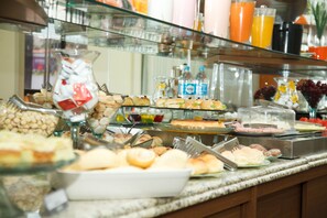 Petit déjeuner complet compris tous les jours