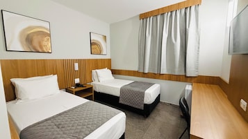 Habitación de lujo con 2 camas individuales | Minibar, caja fuerte, escritorio y wifi gratis
