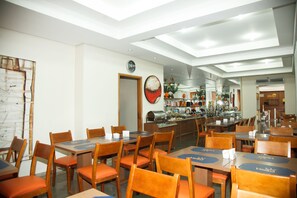 Free daily full breakfast 