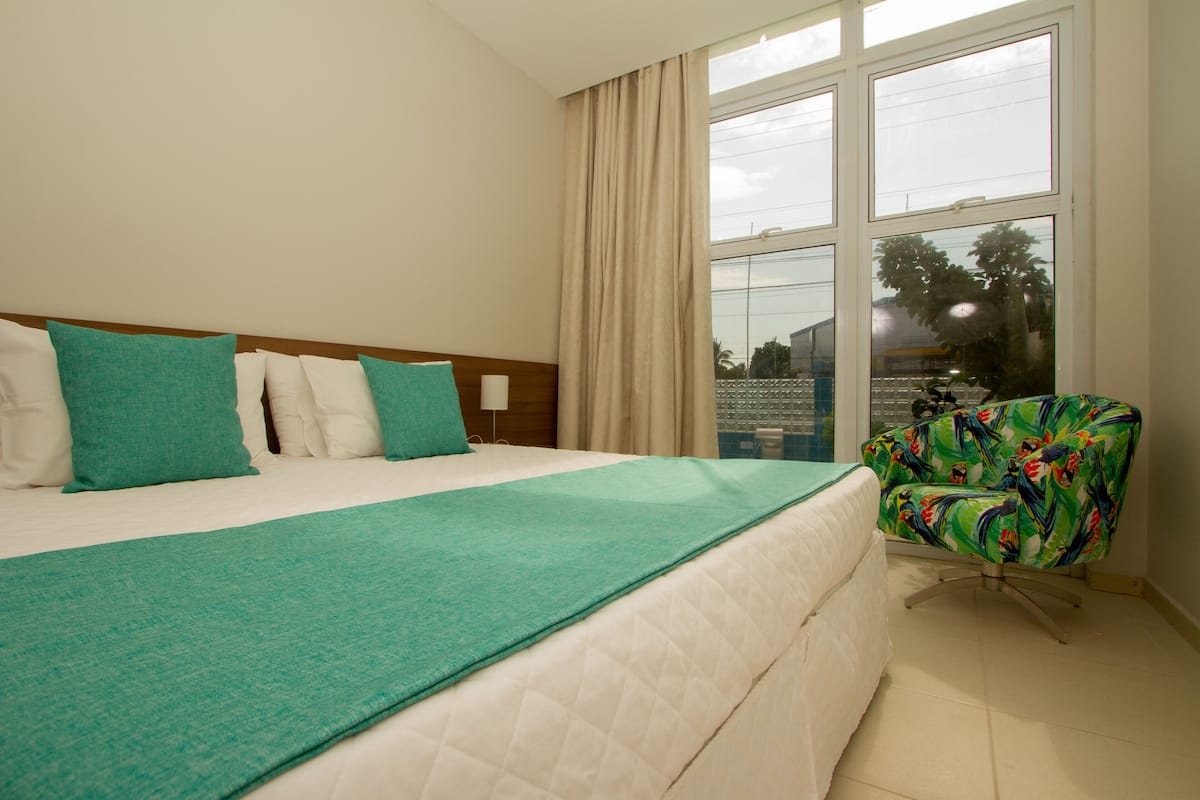 Apartamento Terreo Frente Piscina | 客房内保险箱、办公桌、笔记本电脑工作区、遮光窗帘