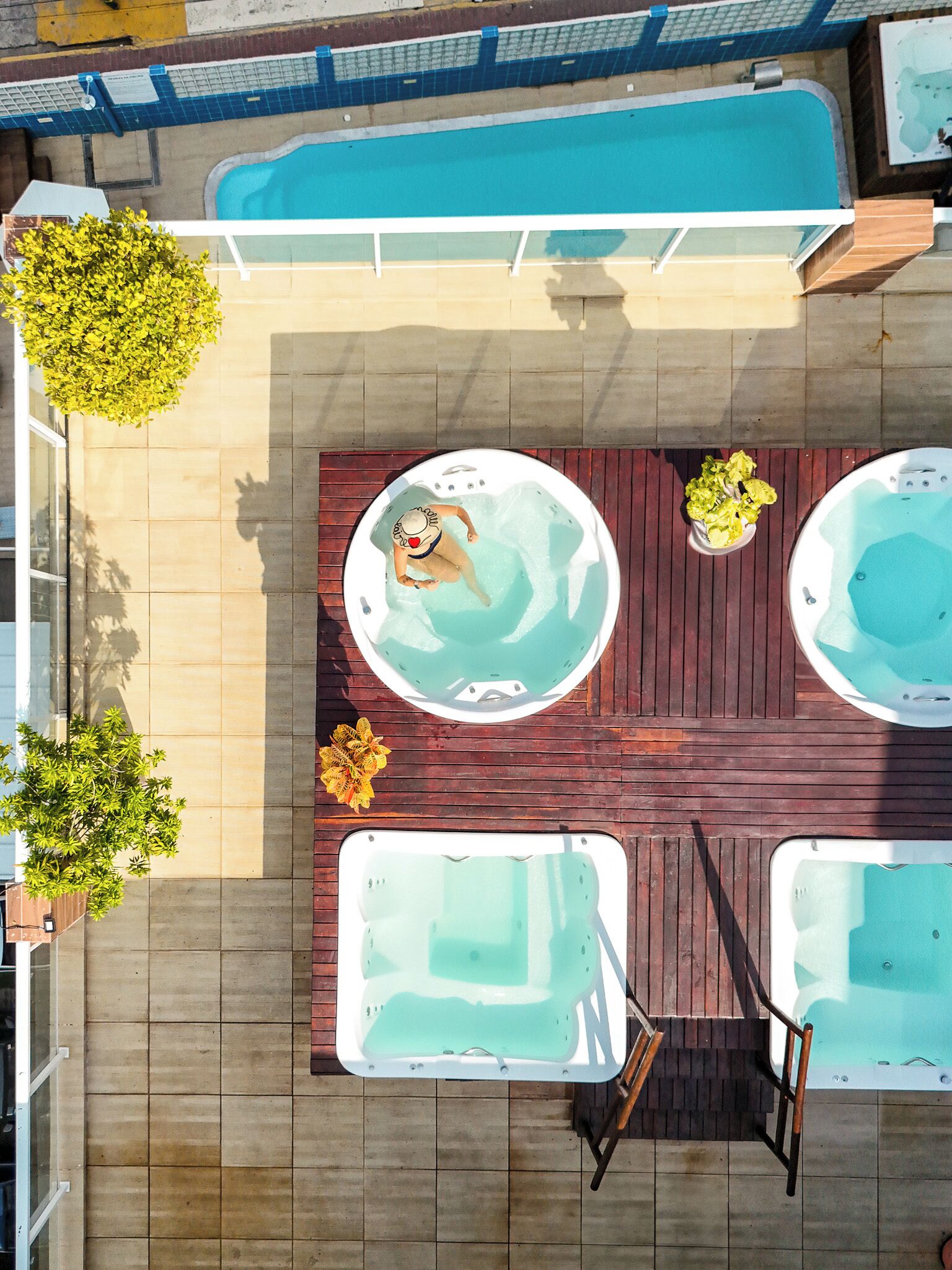 Outdoor spa tub