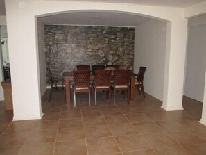 家庭公寓, 4 间卧室, 露台 | 客厅 | 平板电视