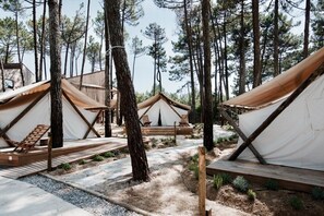Comfort Tent, Shared Bathroom | Blackout drapes, free WiFi, bed sheets - Bukubaki Eco Surf (Peniche)