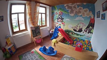 Área de juegos infantiles techada
