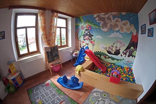 Children’s play area – indoor