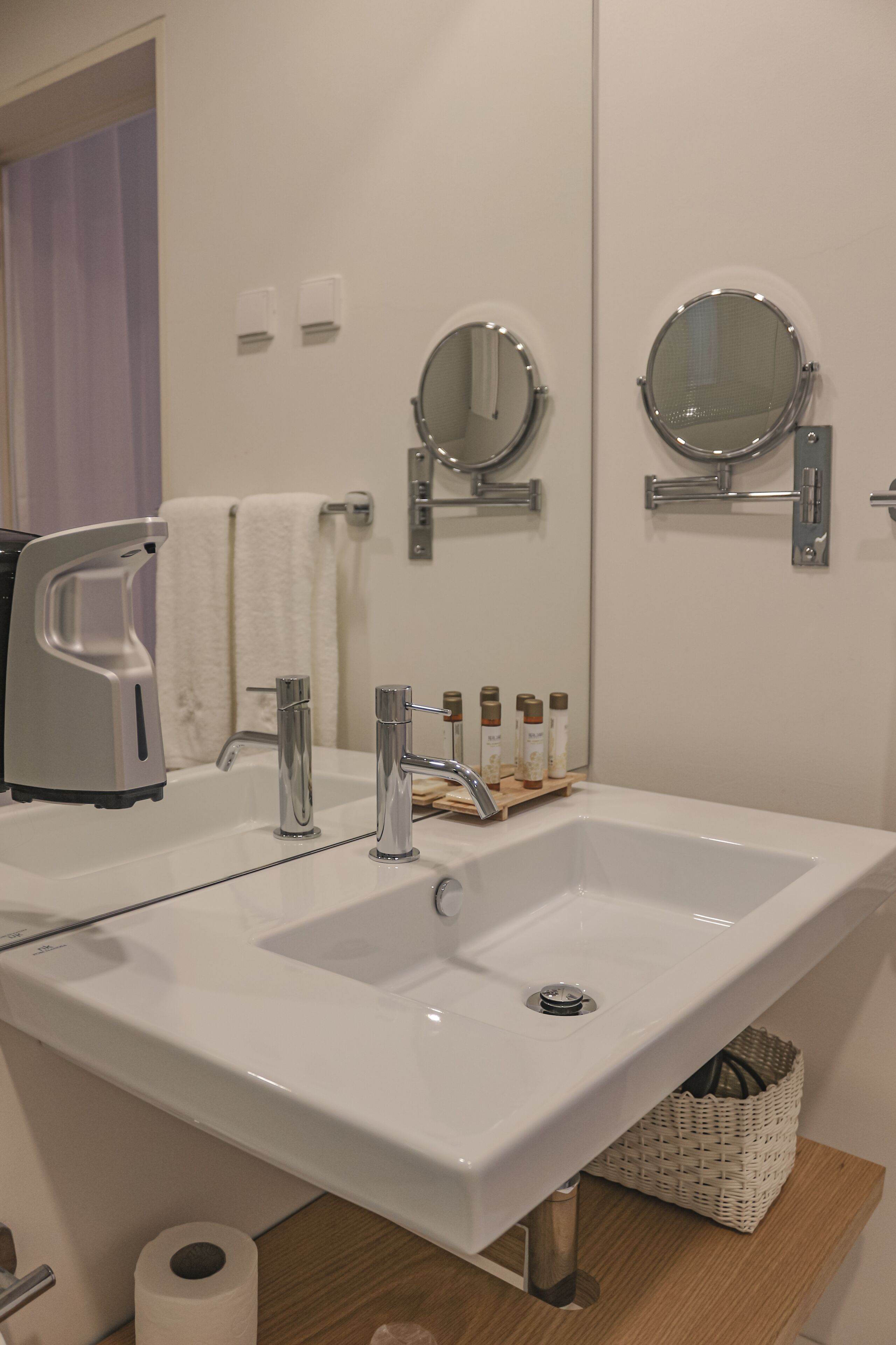 standard room | bathroom | free toiletries, hair dryer, towels, soap