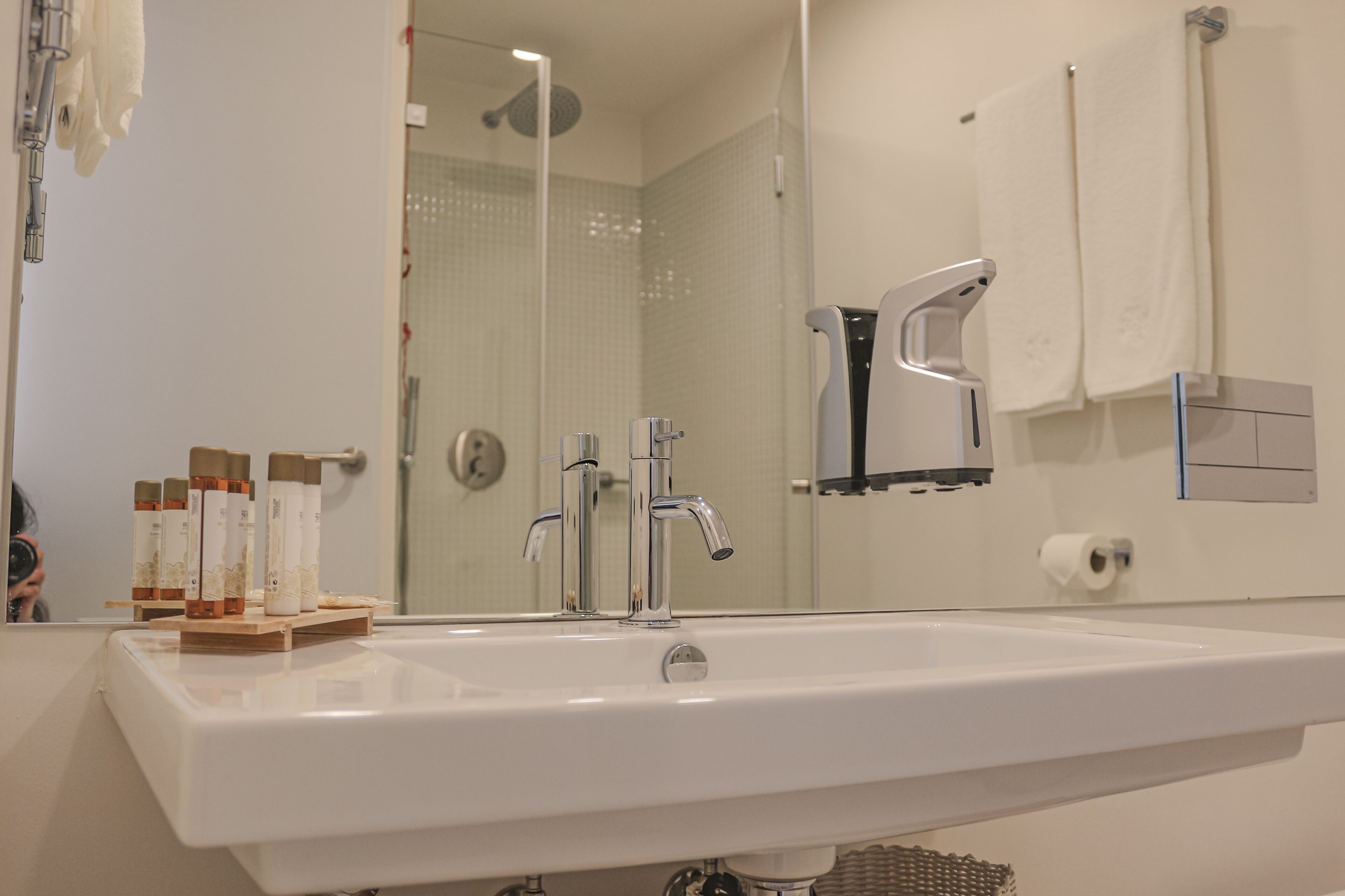 superior room | bathroom | free toiletries, hair dryer, towels, soap