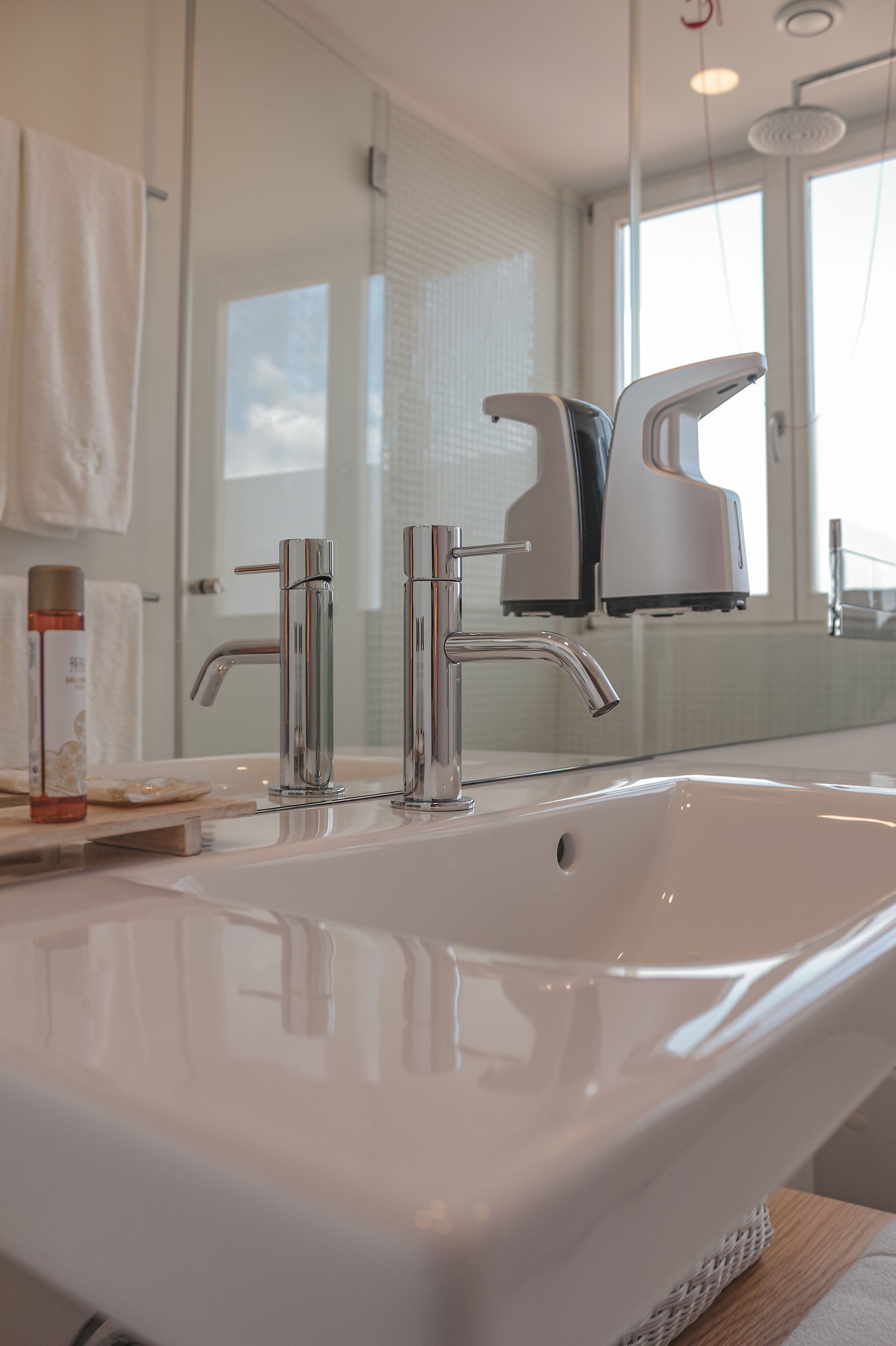superior room | bathroom | free toiletries, hair dryer, towels, soap