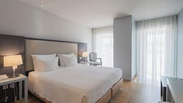 Standard Room | Minibar, in-room safe, individually decorated, individually furnished