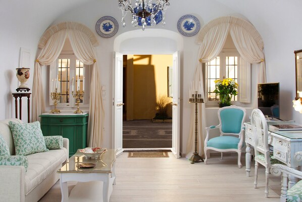 Villa, 2 Bedrooms (Gold) | 1 bedroom, in-room safe, desk, soundproofing