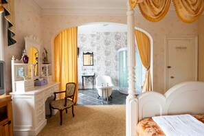 Room - Enchanted Manor (Ventnor)