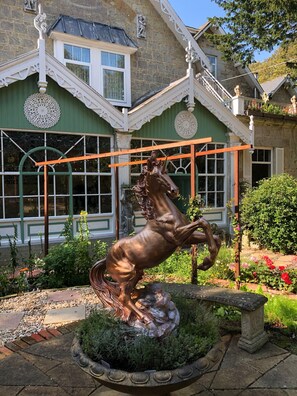 Exclusive House, Ensuite (Entire Manor House) | Garden - Enchanted Manor (Ventnor)