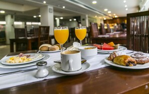 Buffet déjeuner servi tous les jours en supplément