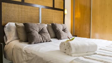 1 bedroom, premium bedding, in-room safe