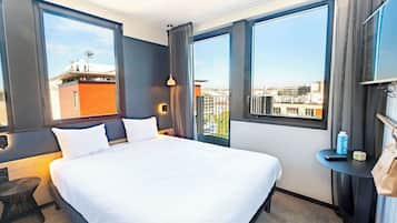 Standard Room, 1 Double Bed | In-room safe, soundproofing, free WiFi, bed sheets