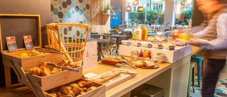 Free daily buffet breakfast
