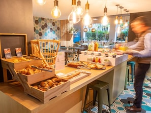 Free daily buffet breakfast