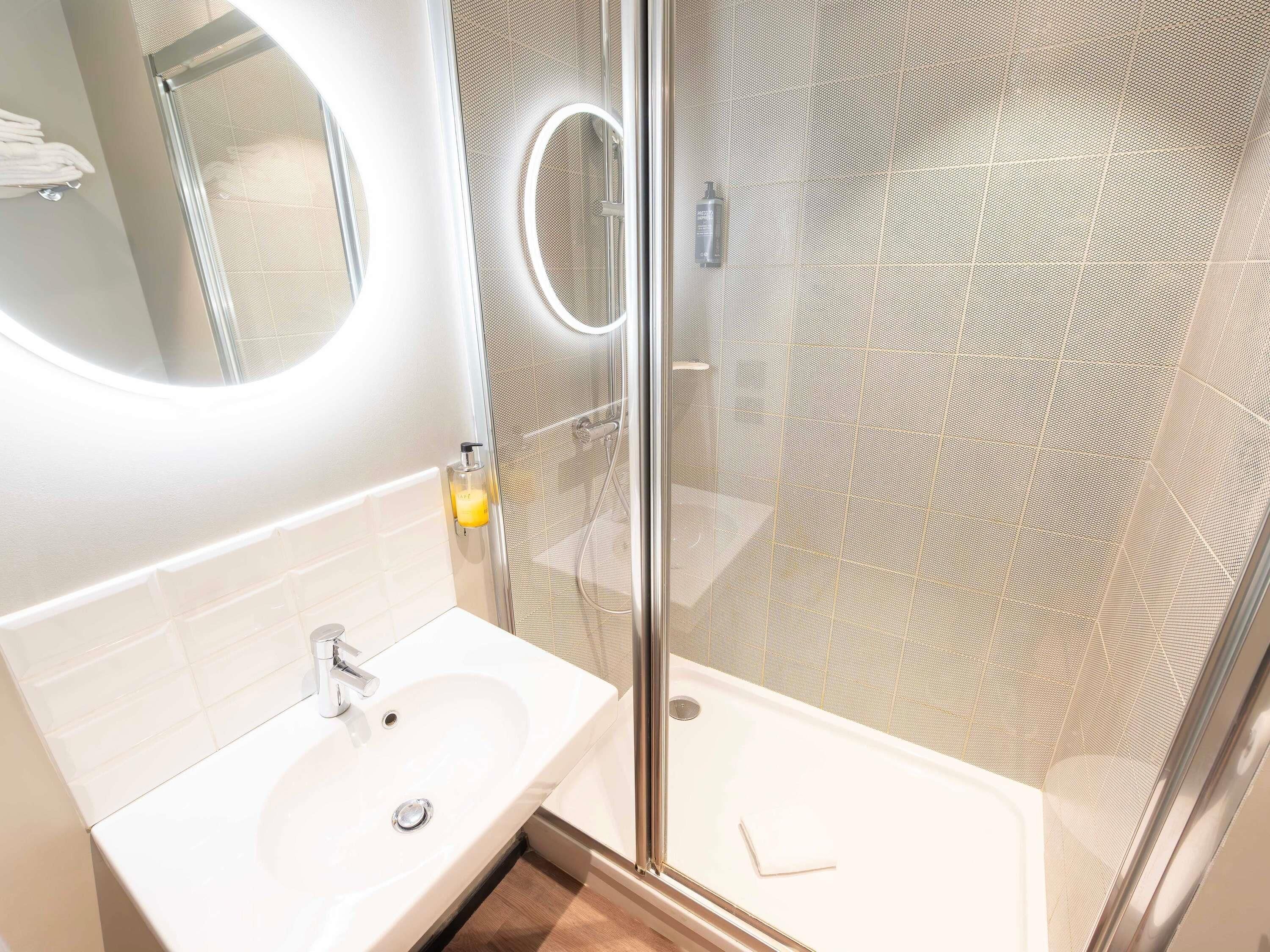 in-room safe, soundproofing, free wifi, bed sheets