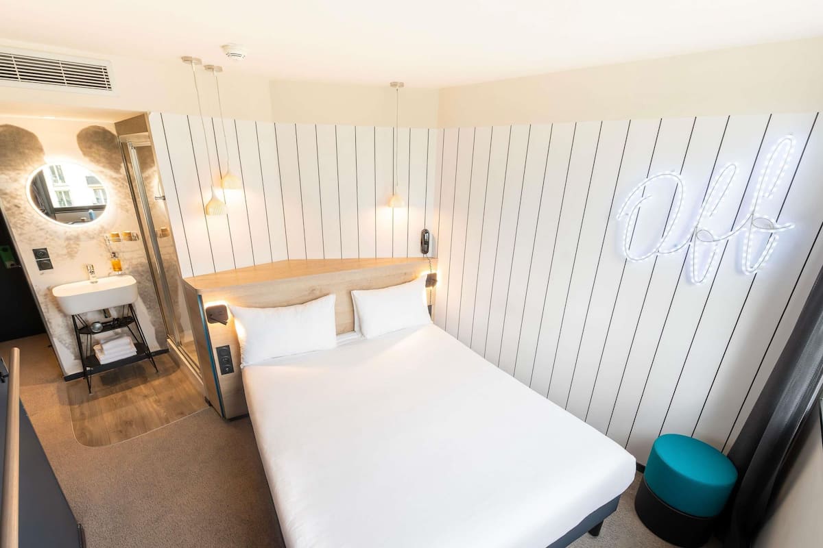 Standard Room, 1 Katil Kelamin (Double) | Peti besi dalam bilik, kalis bunyi, Wi-fi percuma, cadar katil
