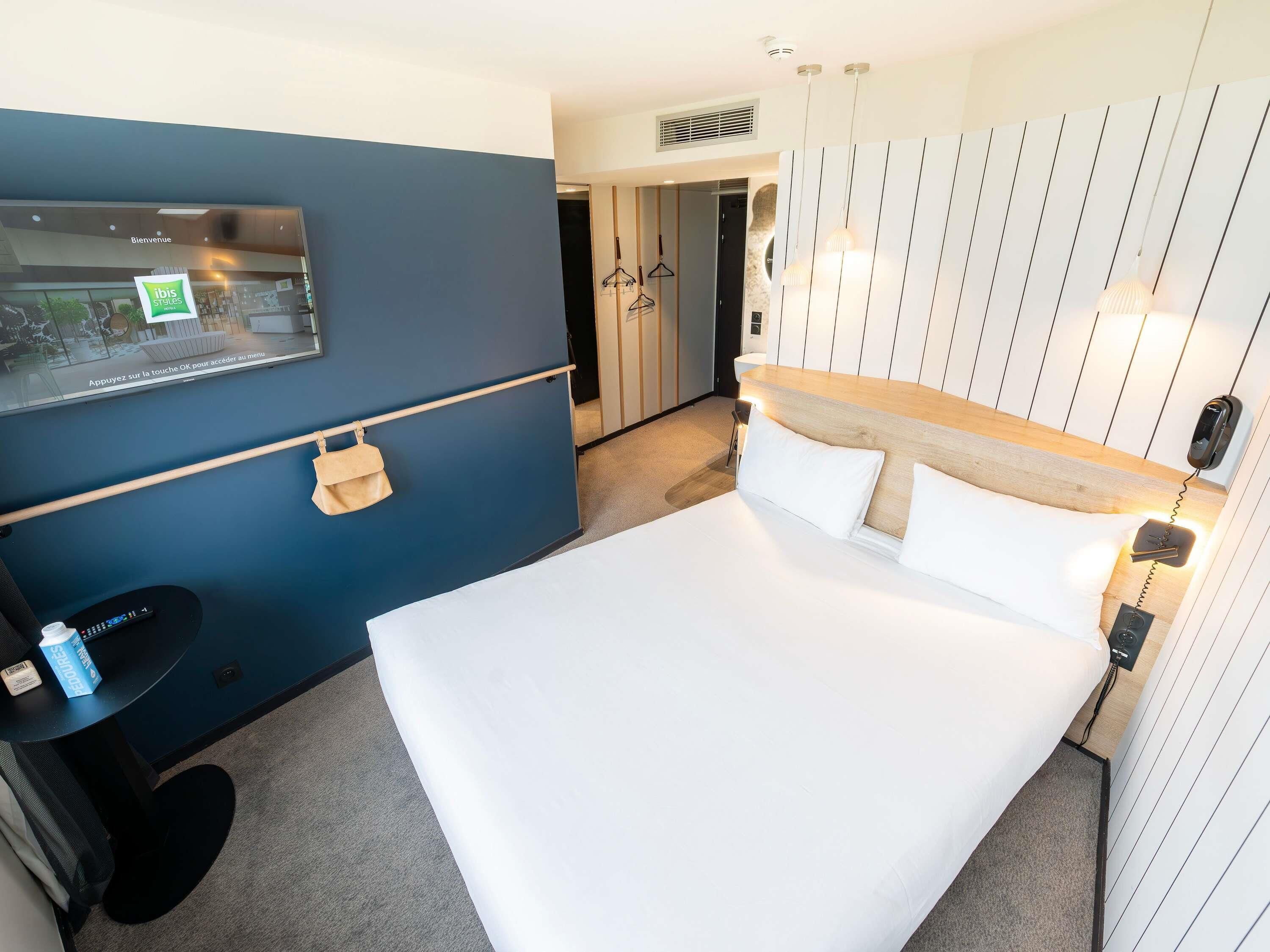 standard room, 1 double bed | in-room safe, soundproofing, free wifi, bed sheets
