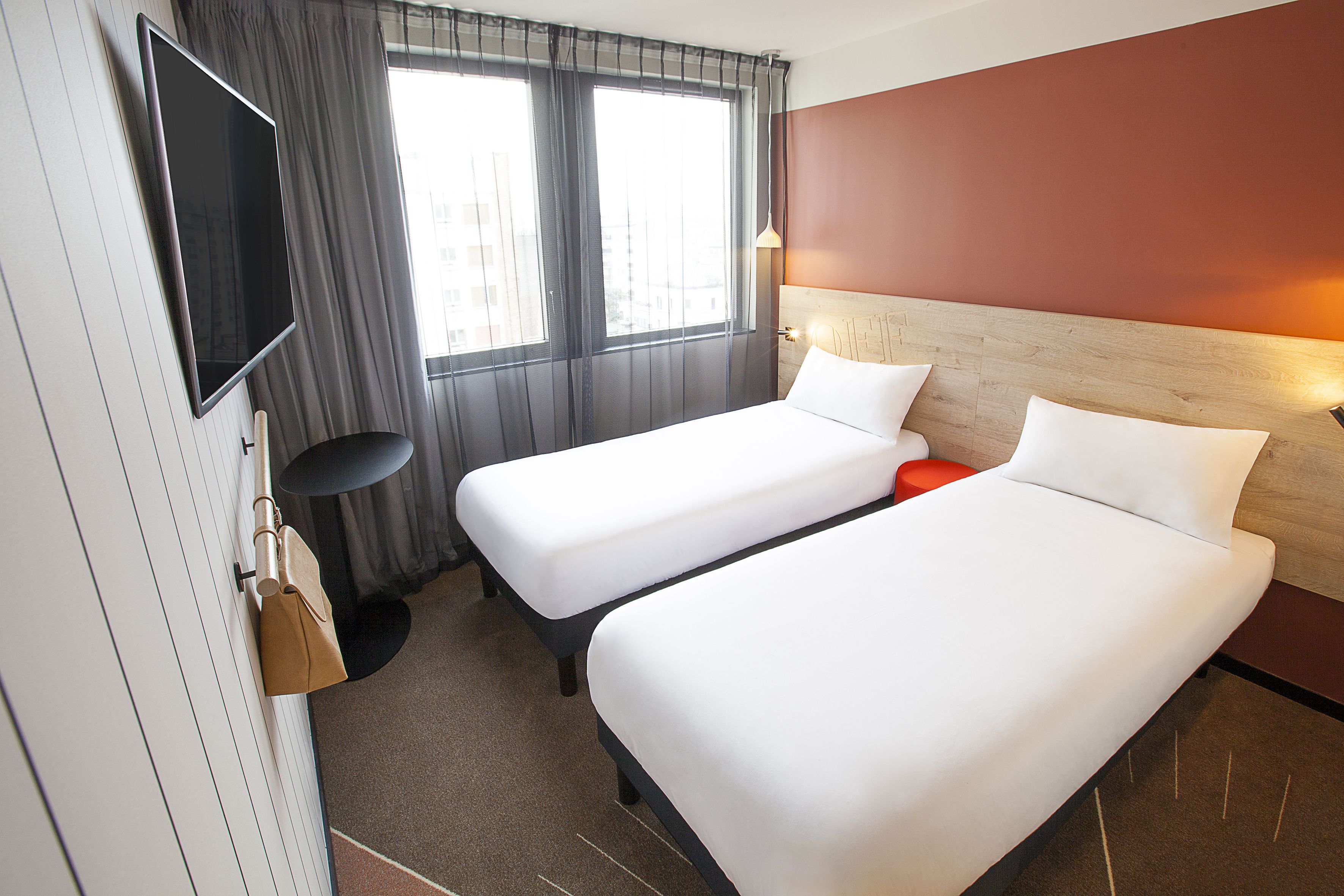 standard twin room, 2 single beds | in-room safe, soundproofing, free wifi, bed sheets