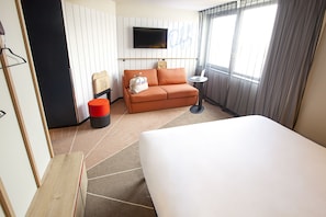 Standard Suite, 1 Katil Kelamin (Double) dengan Katil Sofa | Peti besi dalam bilik, kalis bunyi, Wi-fi percuma, cadar katil