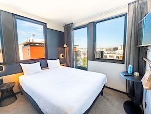 Standard Room, 1 Double Bed | In-room safe, soundproofing, free WiFi, bed sheets