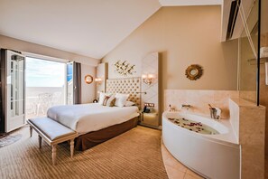 Tropezian Room | Free minibar, in-room safe, blackout drapes, soundproofing - Grand Hotel Des Sablettes Plage, Curio Collection By Hilton (La Seyne-sur-Mer)