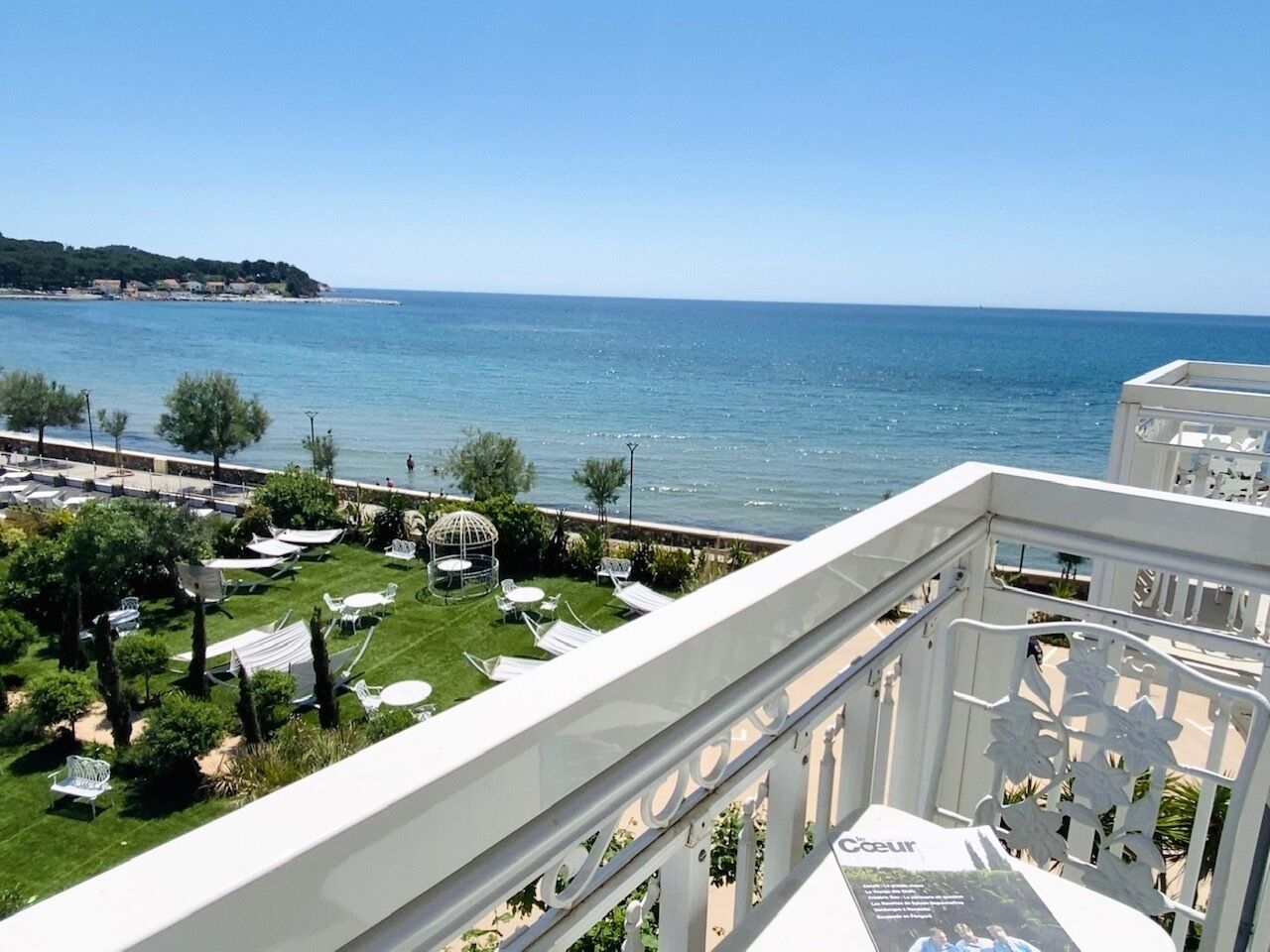 Deluxe Room, 1 King Bed, Partial Sea View