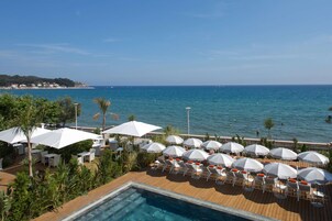 季节性开放的室外游泳池